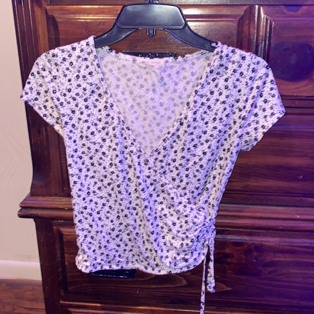 Low Cut Floral cropped tee